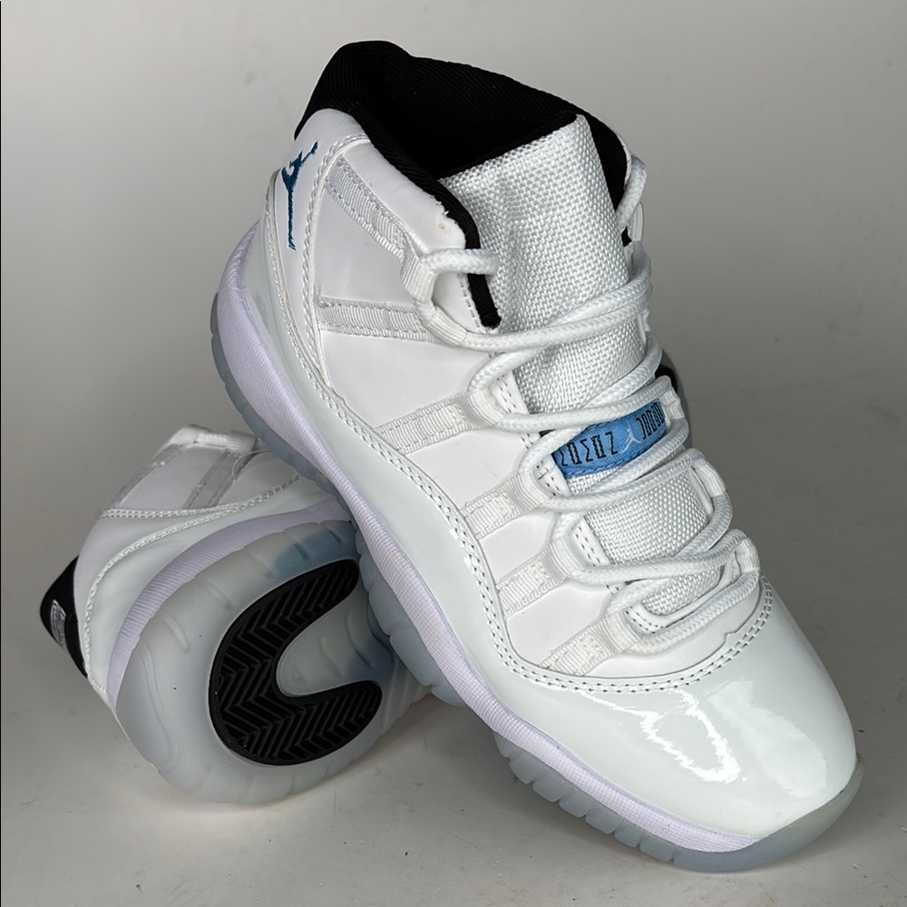 Women’s Nike Jordan Retro 11 size 7